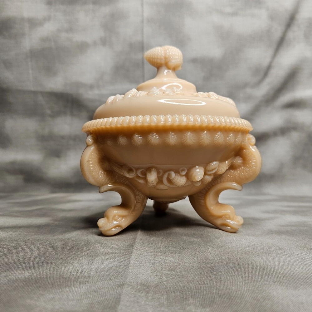 WESTMORELAND 1048 ARGONAUT 3-Foot Shell & Dolphin Covered Candy Bowl